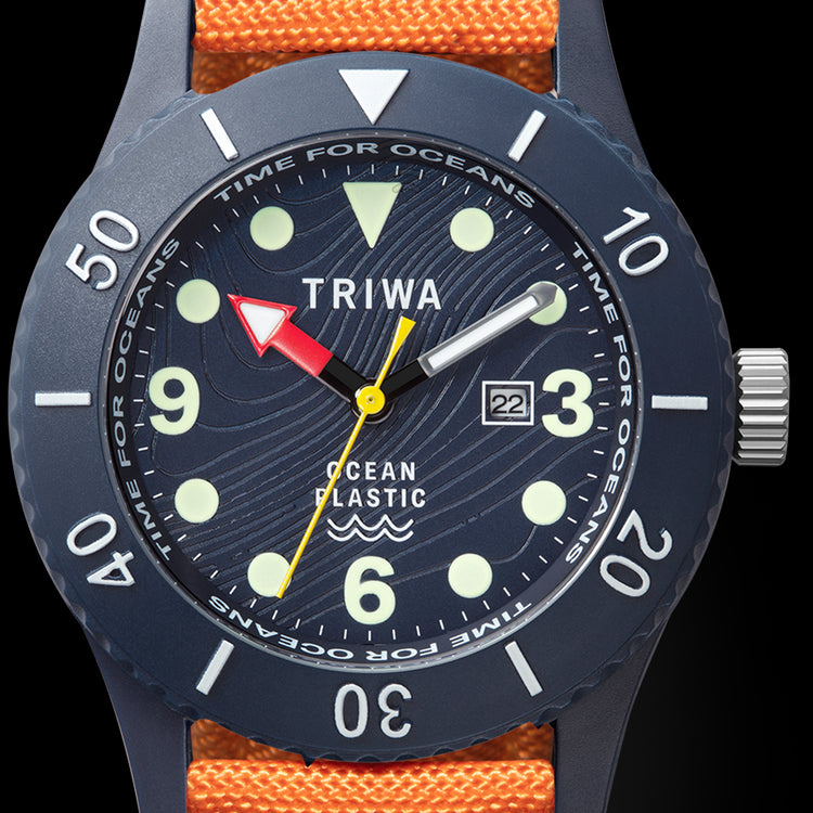 <img src="tapster.png" alt="Contactless- watch triwa sub orange close up">